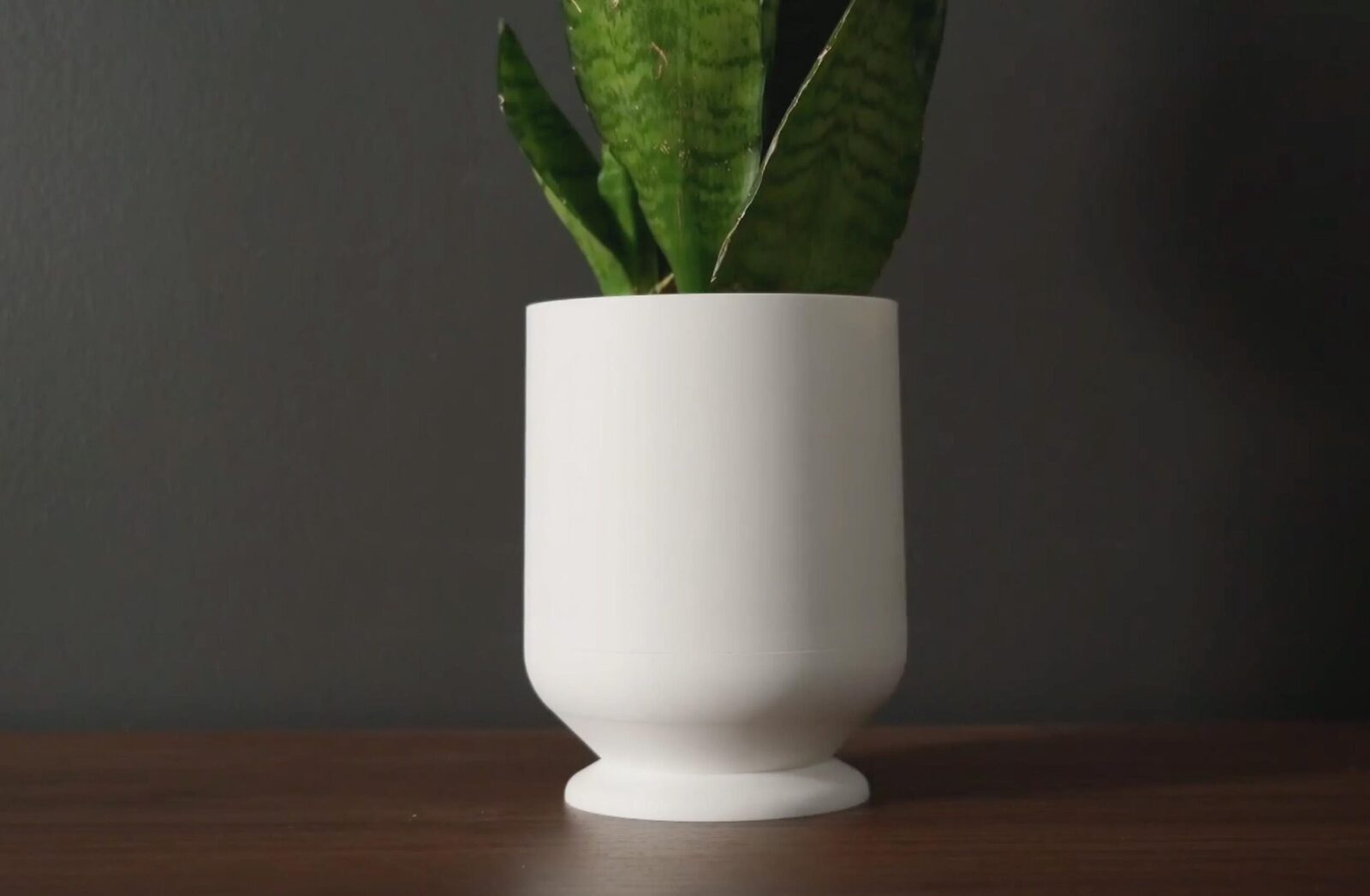 Modern Minimalist Planter with Twist-Lock Tray